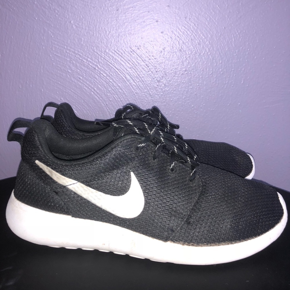 Women’s Nike Roshes